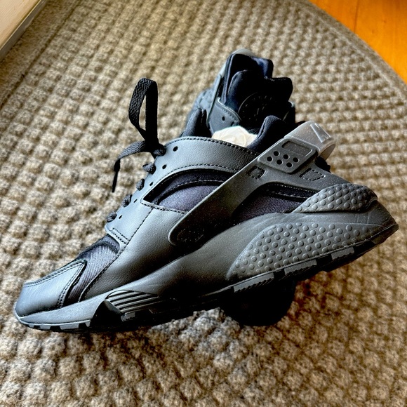 New in Box 🔖 Wms Nike Air Huarache in Black-Anthracite - Picture 1 of 10